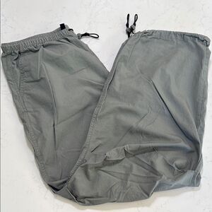 Divided Women’s Gray Oversized parachute cargo Pants.  Size Small